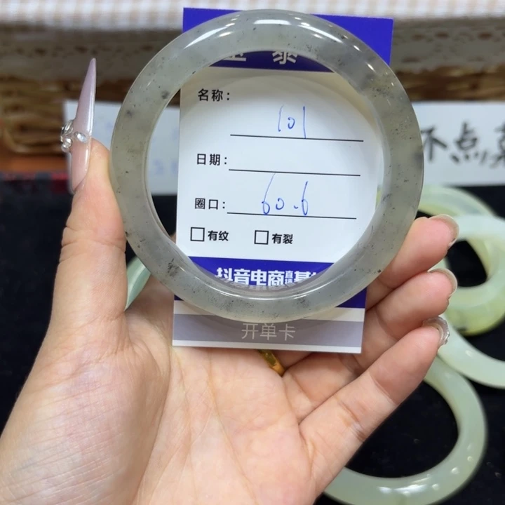 未镶嵌岫玉手镯天然