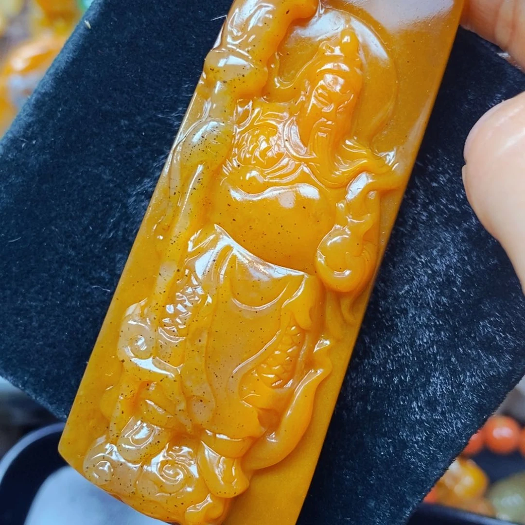 未镶嵌石英质玉（黄龙玉）颈饰