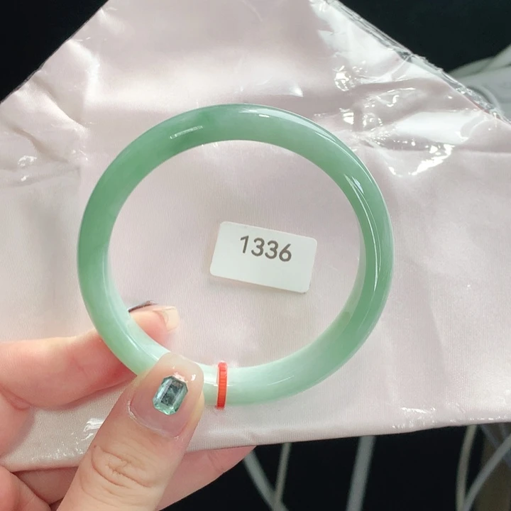 翡翠手镯未镶嵌天然翡翠手镯01