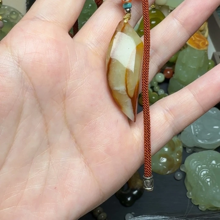 未镶嵌蛇纹石玉颈饰
