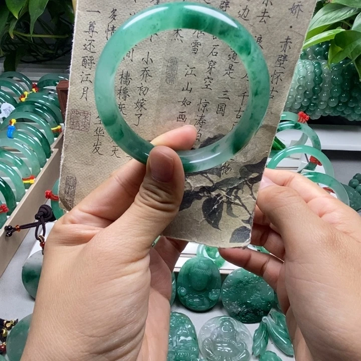 石英质玉未镶嵌手镯