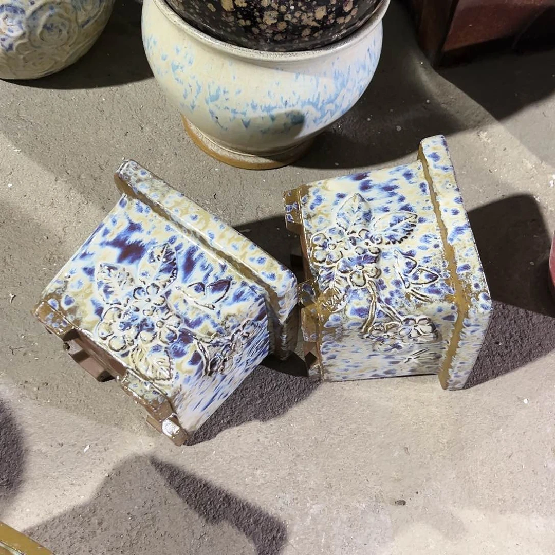 紫砂花盆花盆里的