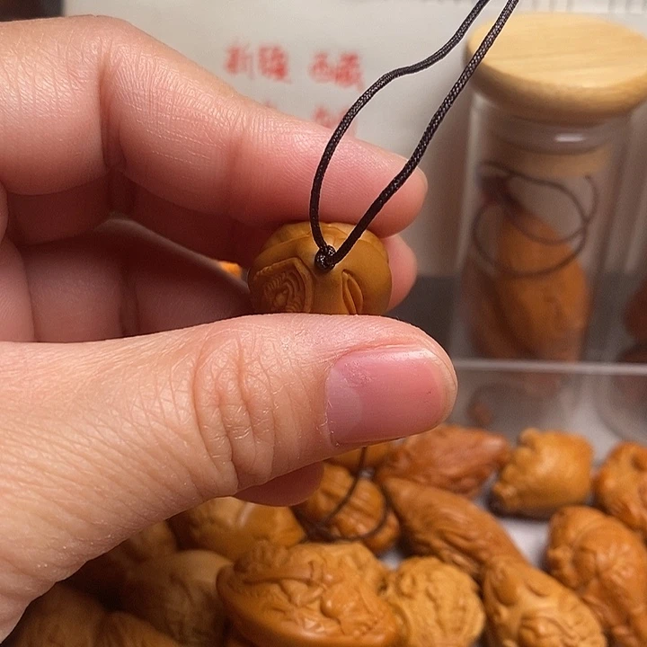 吊坠橄榄核生命，三面