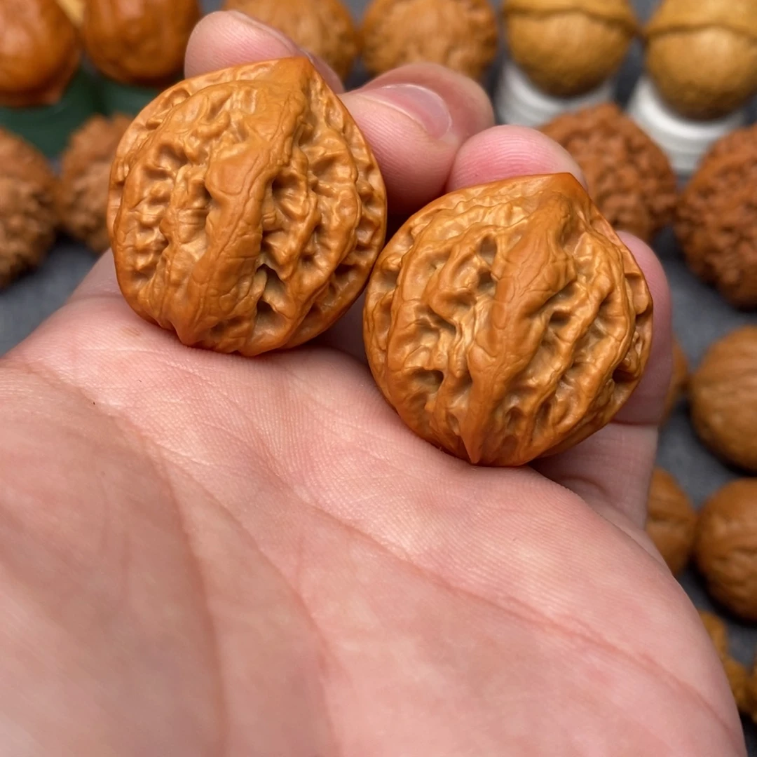 文玩核桃把件粗筋龙脊