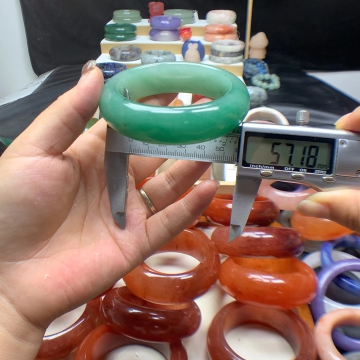 未镶嵌手镯石英质玉