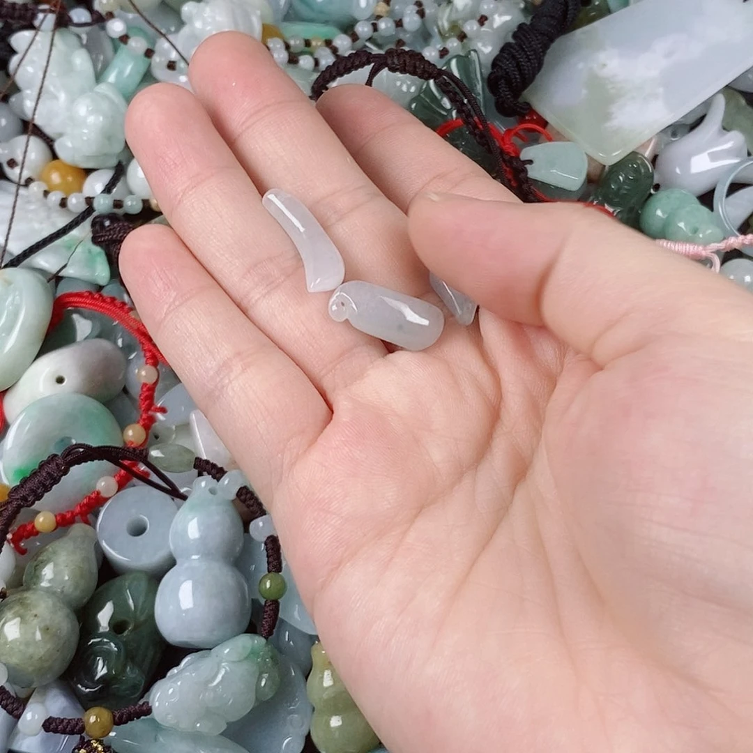 翡翠未镶嵌颈饰提溜