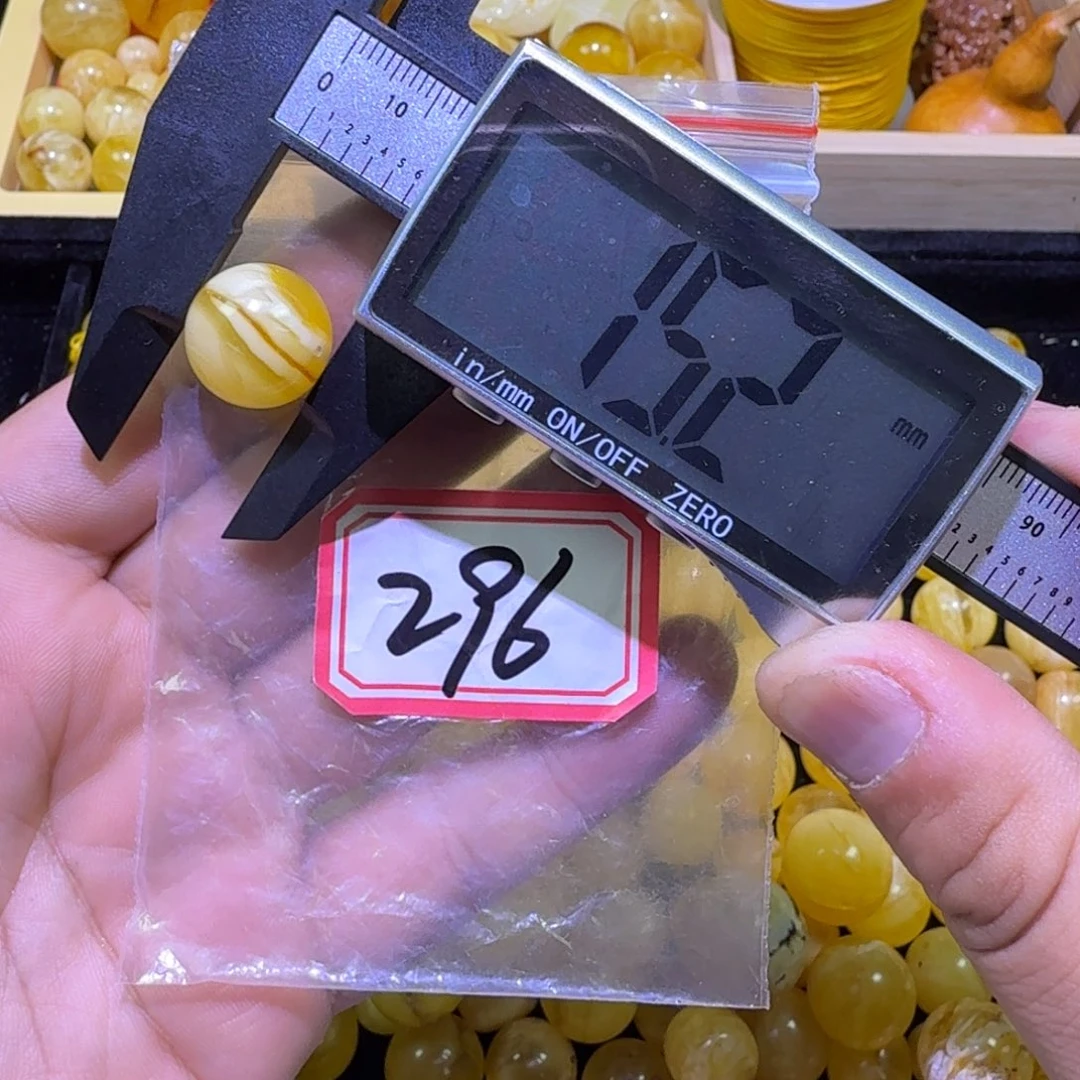 蜜蜡未镶嵌珠宝奇石