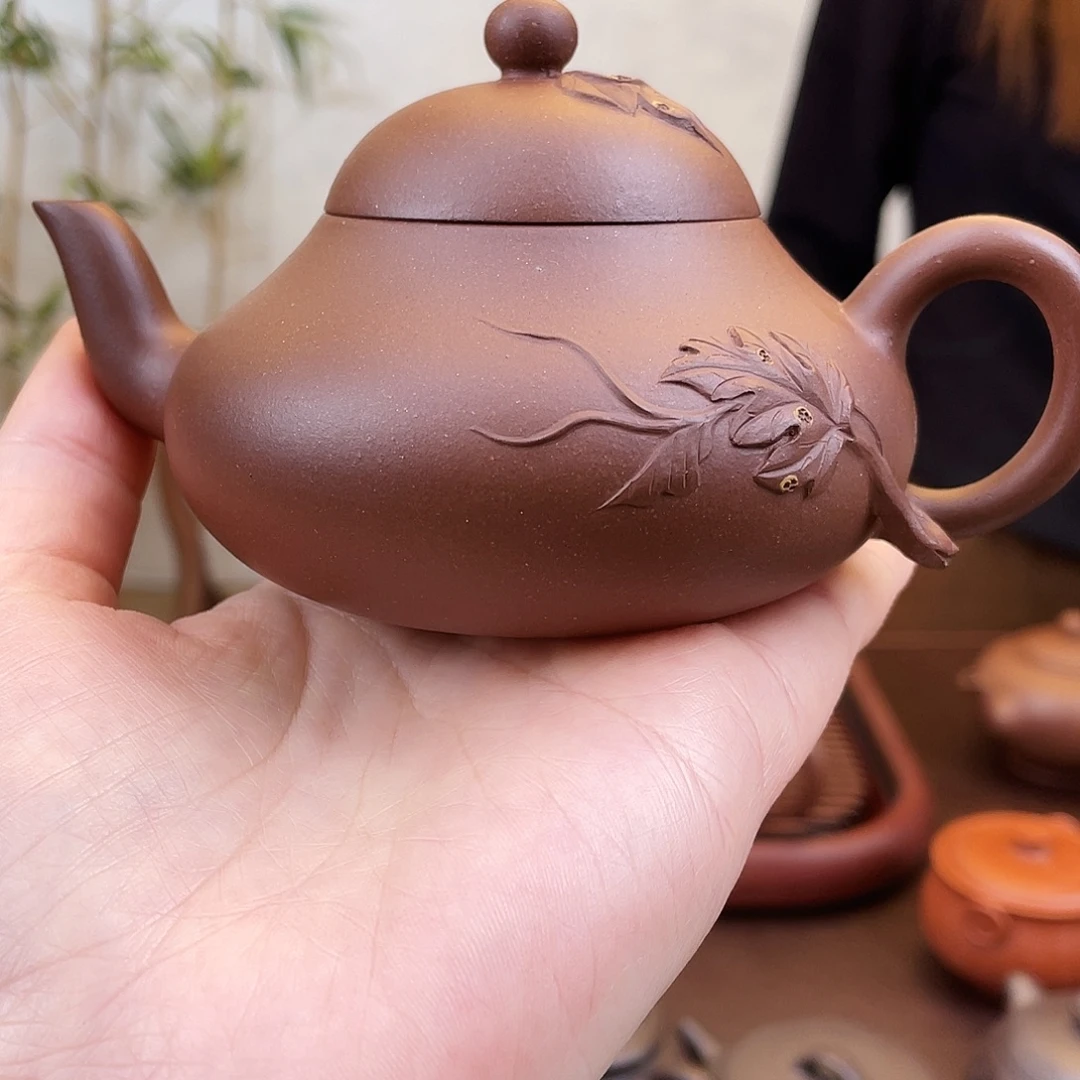 姜***ᐝ紫砂茶壶紫泥梨形贴花170cc
