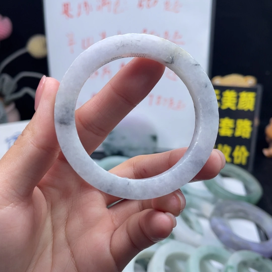 定制翡翠未镶嵌手镯