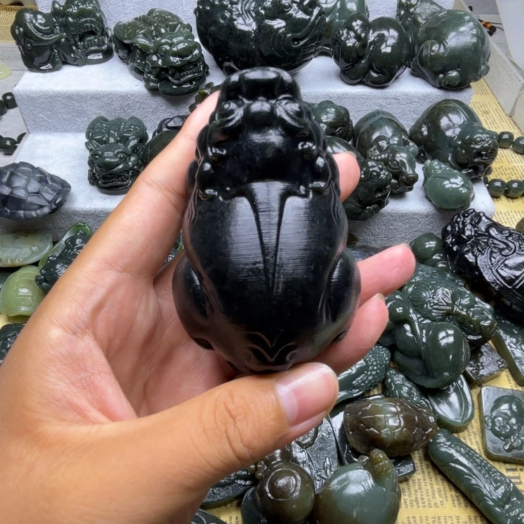 呵***呵颈饰未镶嵌和田玉（糖玉）