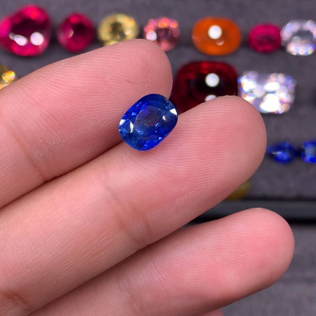 蓝宝石裸石未镶嵌