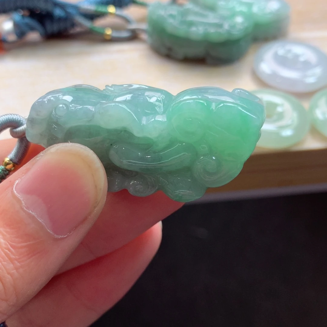 翡翠未镶嵌颈饰吊坠