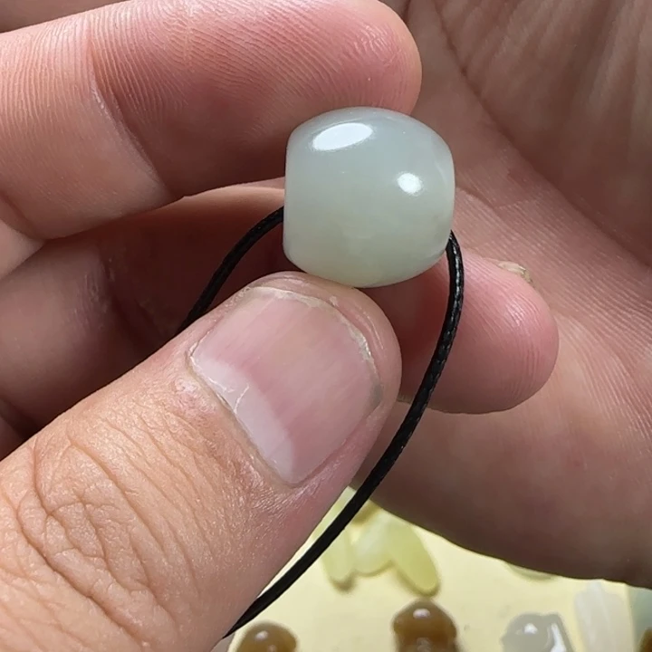 张***墨颈饰未镶嵌和田玉
