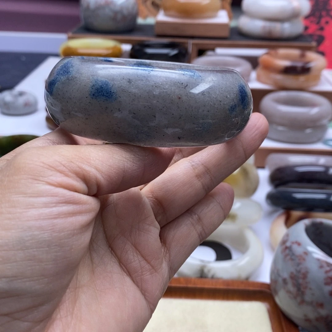 石英质玉手镯未镶嵌