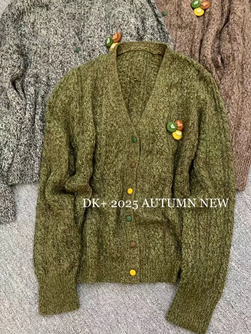 380/高品质蜜熊毛衣女装时尚花色针织V领开衫穿搭漂亮上衣潮