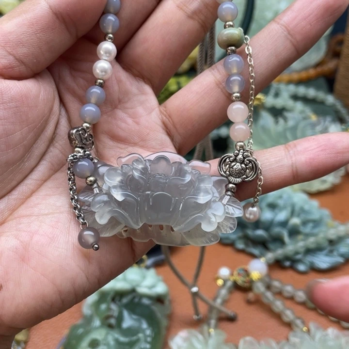 蛇纹石玉未镶嵌颈饰