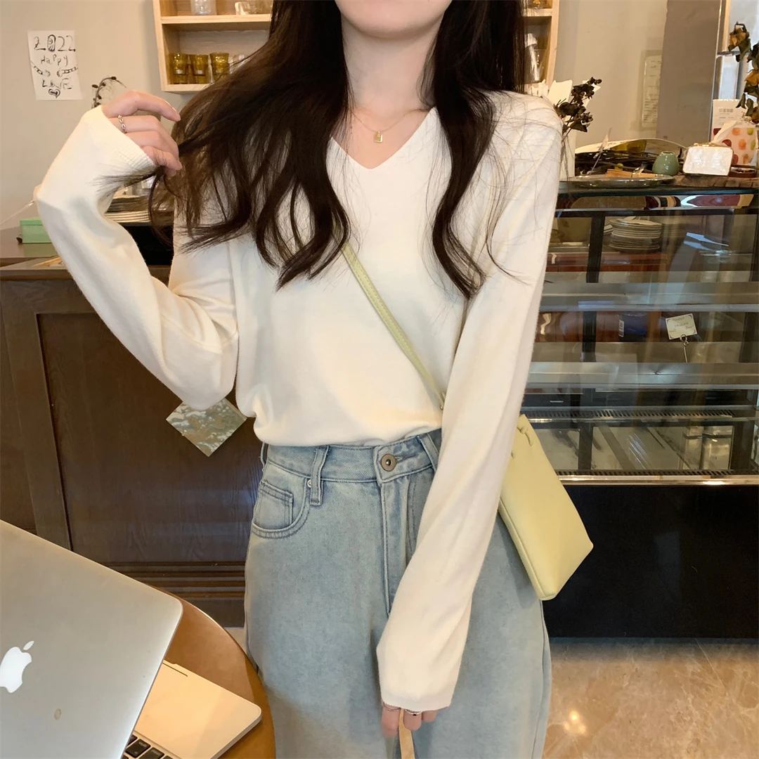 新款秋冬韩版纯色V领内搭针织打底衫宽松百搭毛衣女上衣