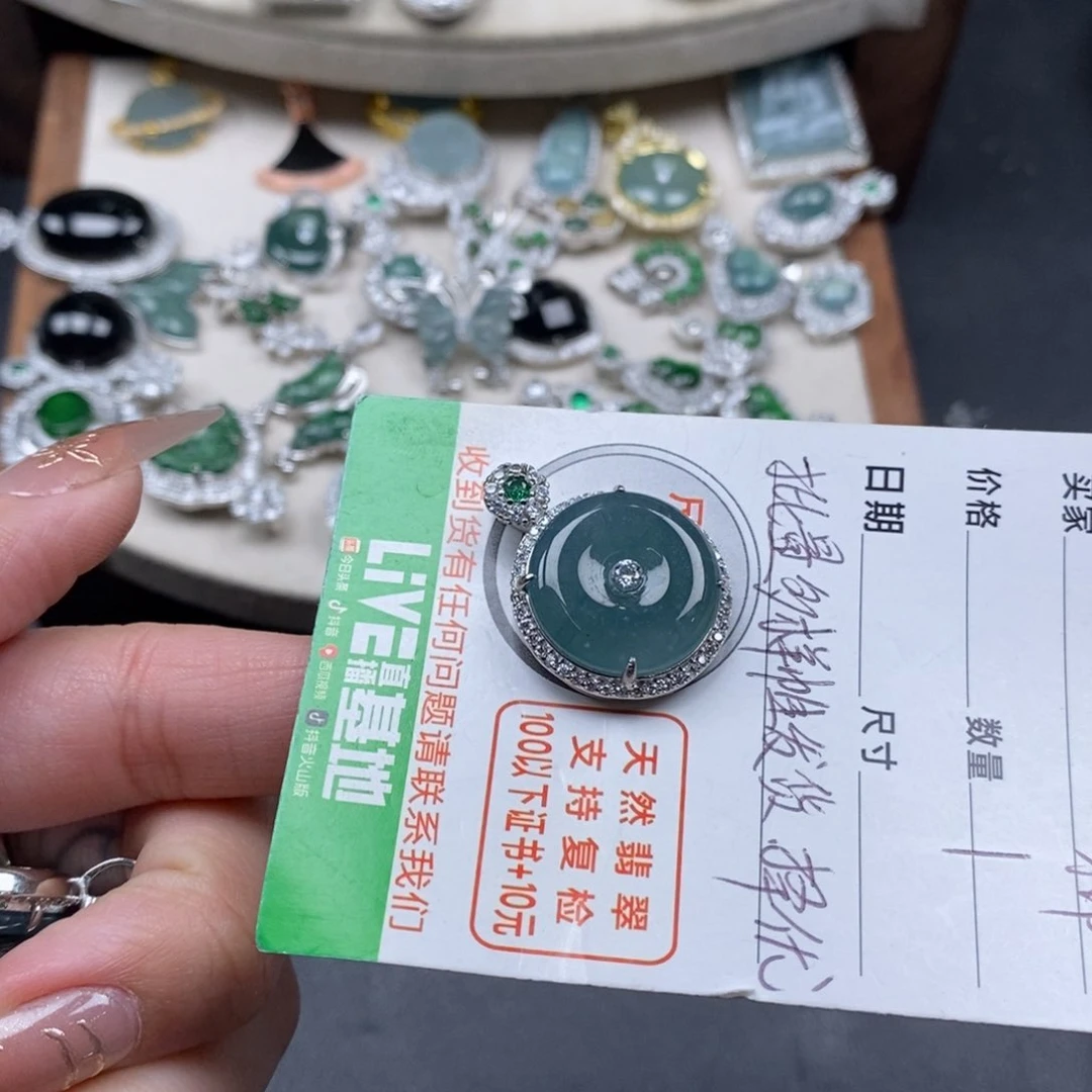 翡翠颈饰未镶嵌翡翠