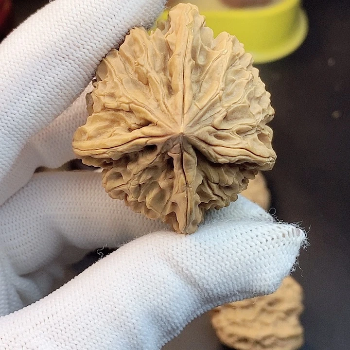 《***宝文玩核桃吊坠有修磕碰瑕疵不退不换