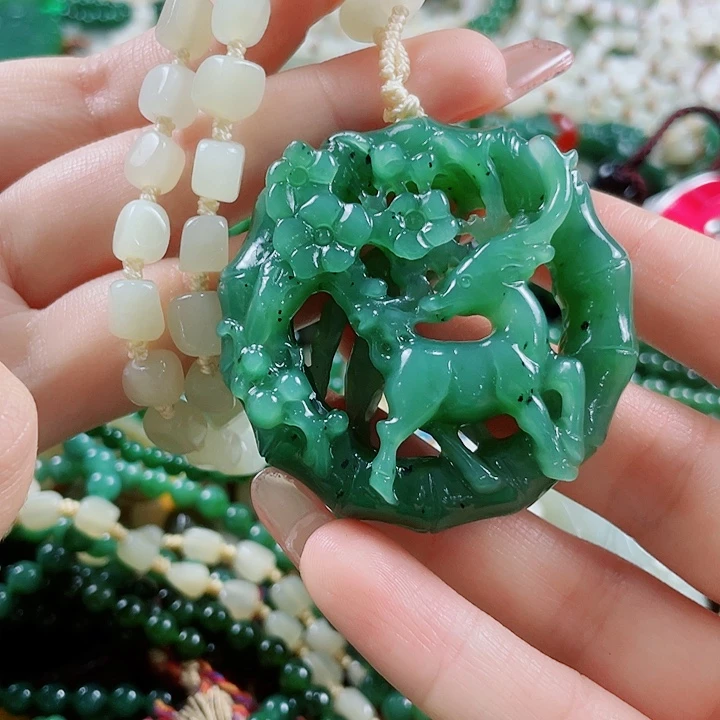 颈饰未镶嵌和田玉