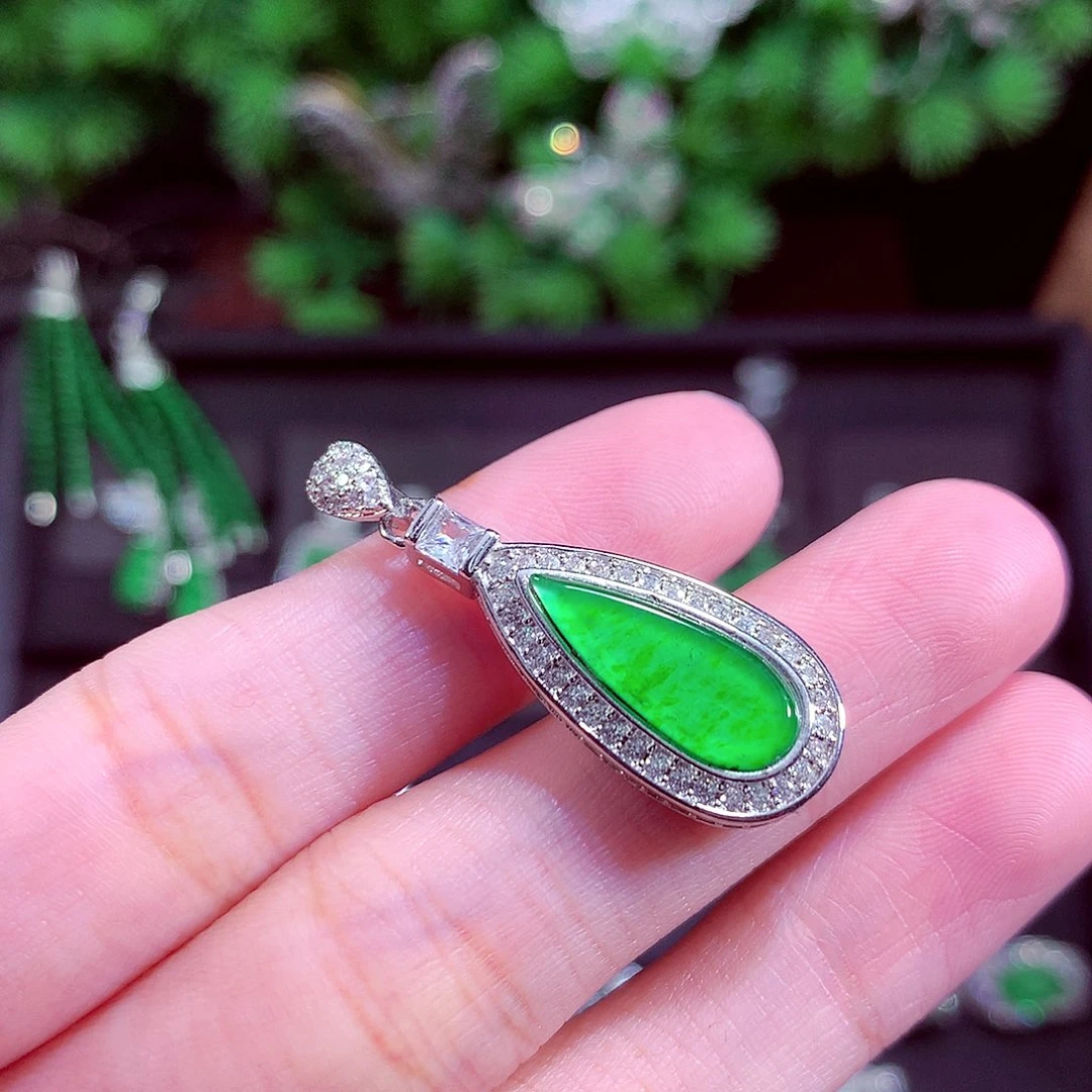 颈饰未镶嵌翡翠天然