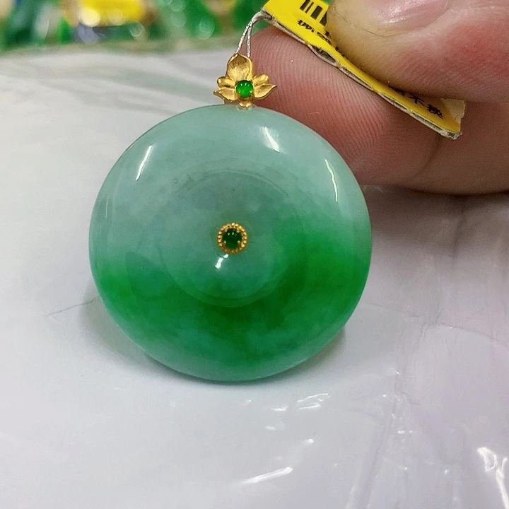 翡翠18K金镶嵌颈饰挂件