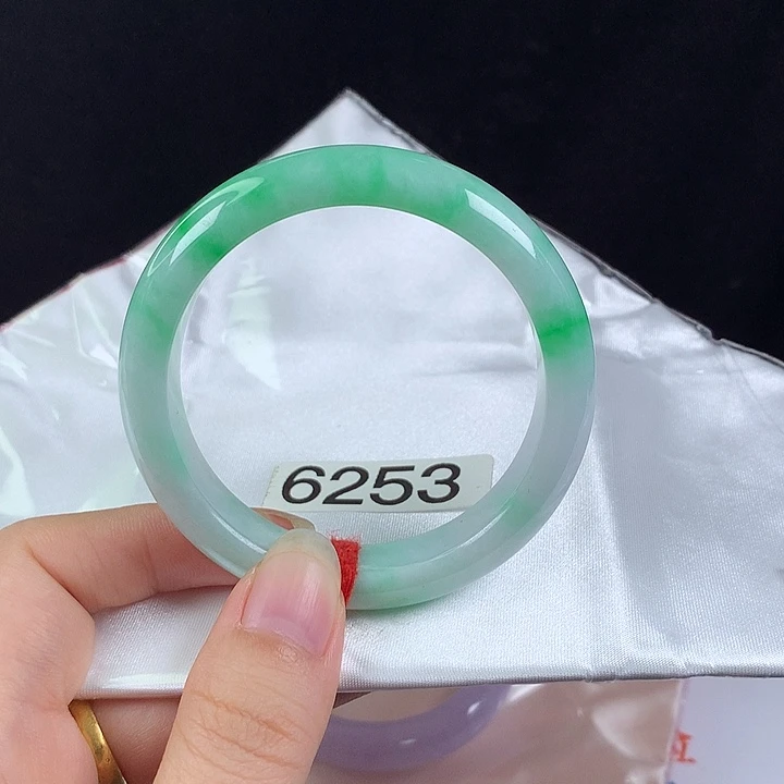 翡翠未镶嵌手镯53圈