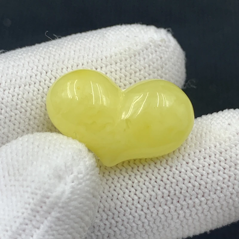 P1094保真原矿俄料尺寸24.1*15.1mm蜜蜡屁桃爱心单颗隔珠微瑕放漏