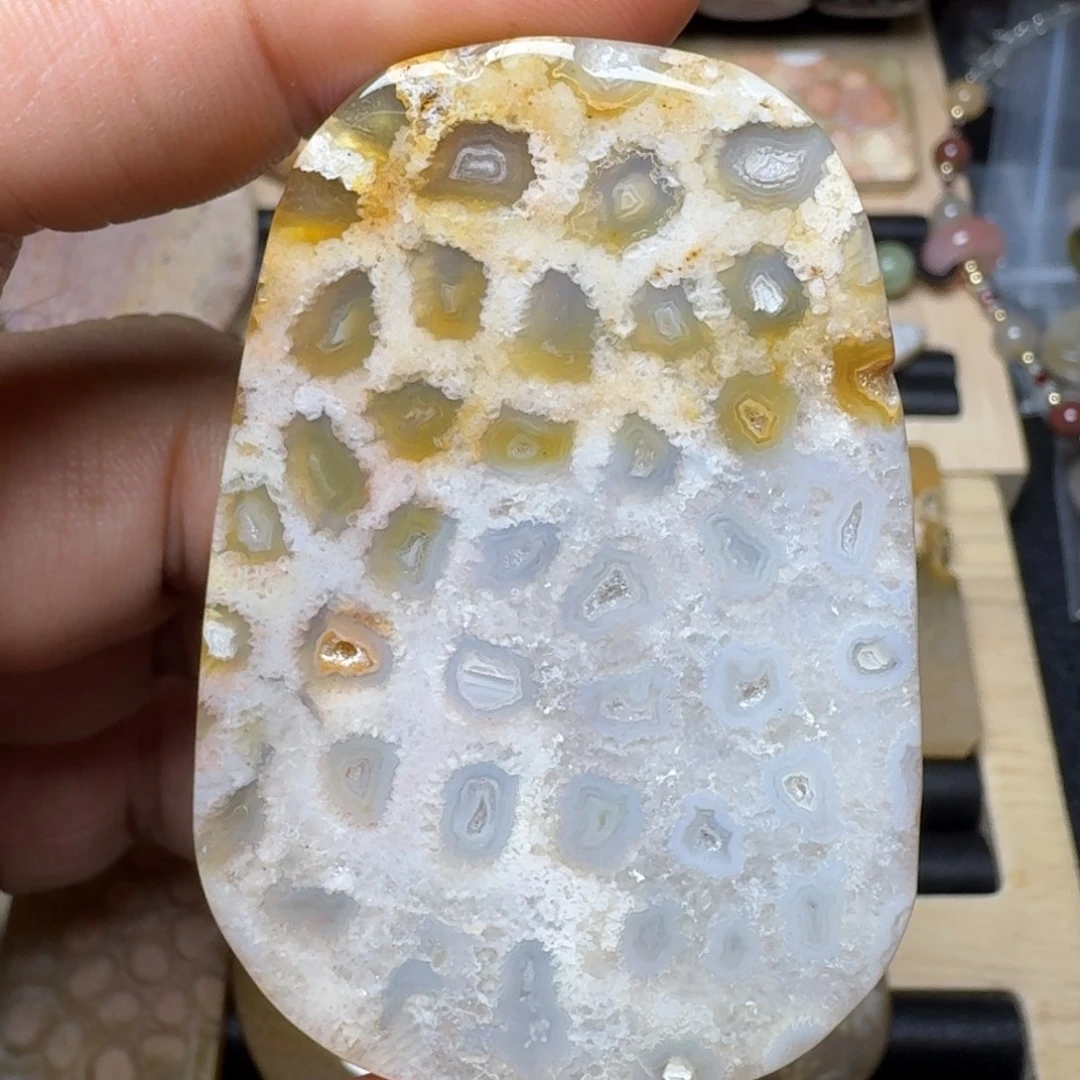 未镶嵌纯天然色有机玉石保真色硅化玉特价