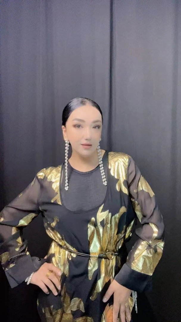 女士时尚高级气质清凉透气套装