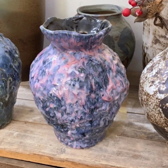 瓶景德镇陶瓷。景德镇陶瓷