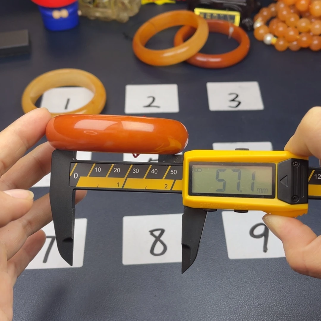 未镶嵌石英质玉（黄龙玉）手镯20号57.1圈