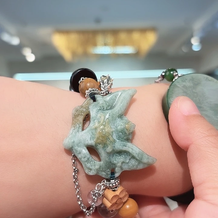 岫玉未镶嵌颈饰吊坠