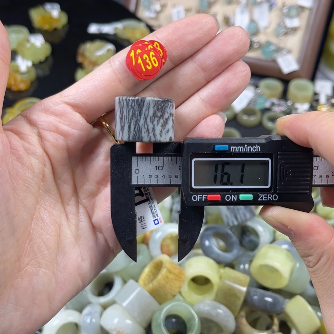 毛***球蛇纹石玉未镶嵌戒指