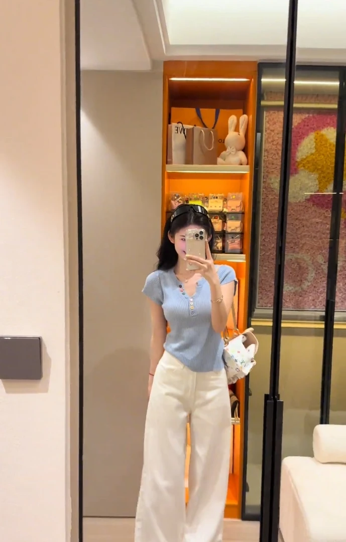 针织短袖T恤2025夏季新款多巴胺彩色纽扣正肩修身上衣