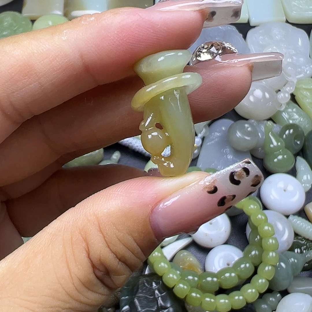 吊坠(赠链)未镶嵌和田玉