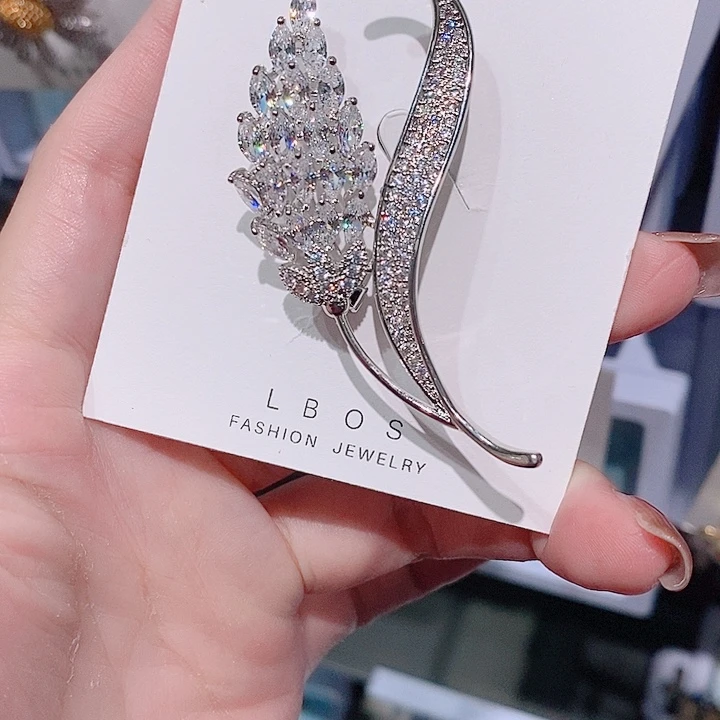 锆石铜合金一叶知秋胸针