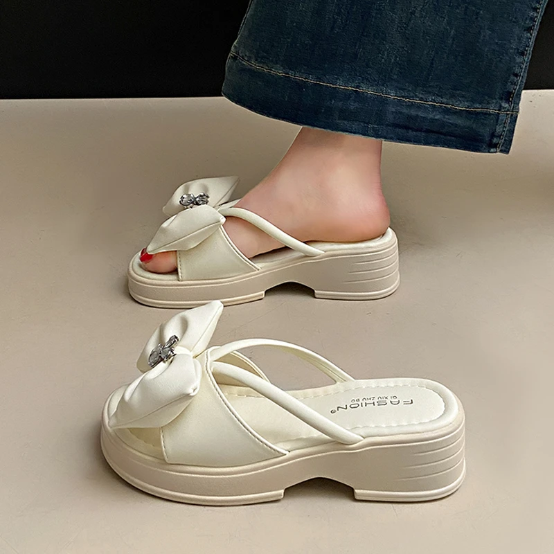 水钻纯色夏季日常法式露趾一字拖网红外穿百搭平底时尚防滑厚底