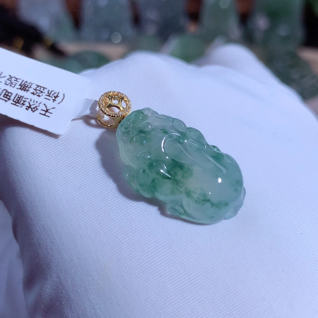 翡翠颈饰18K金镶嵌貔貅