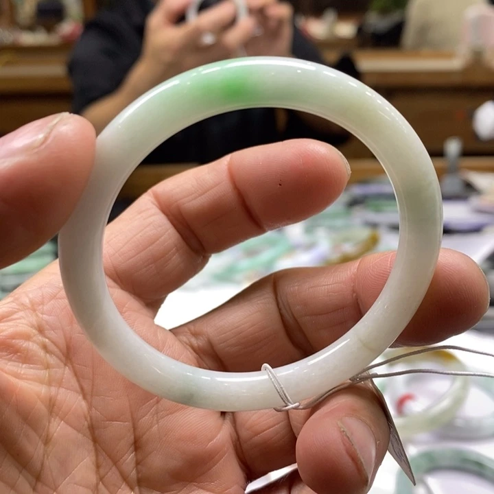 翡翠未镶嵌手镯翡翠手镯52，卡7