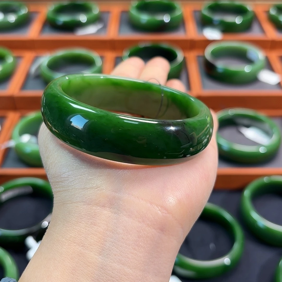 和田玉（碧玉）未镶嵌手镯聚红皮菠菜绿