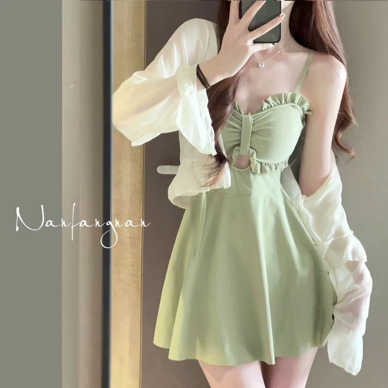 泳衣女2025新款夏连体显瘦遮肉牛油果绿高级感遮肚子温泉泳装超仙