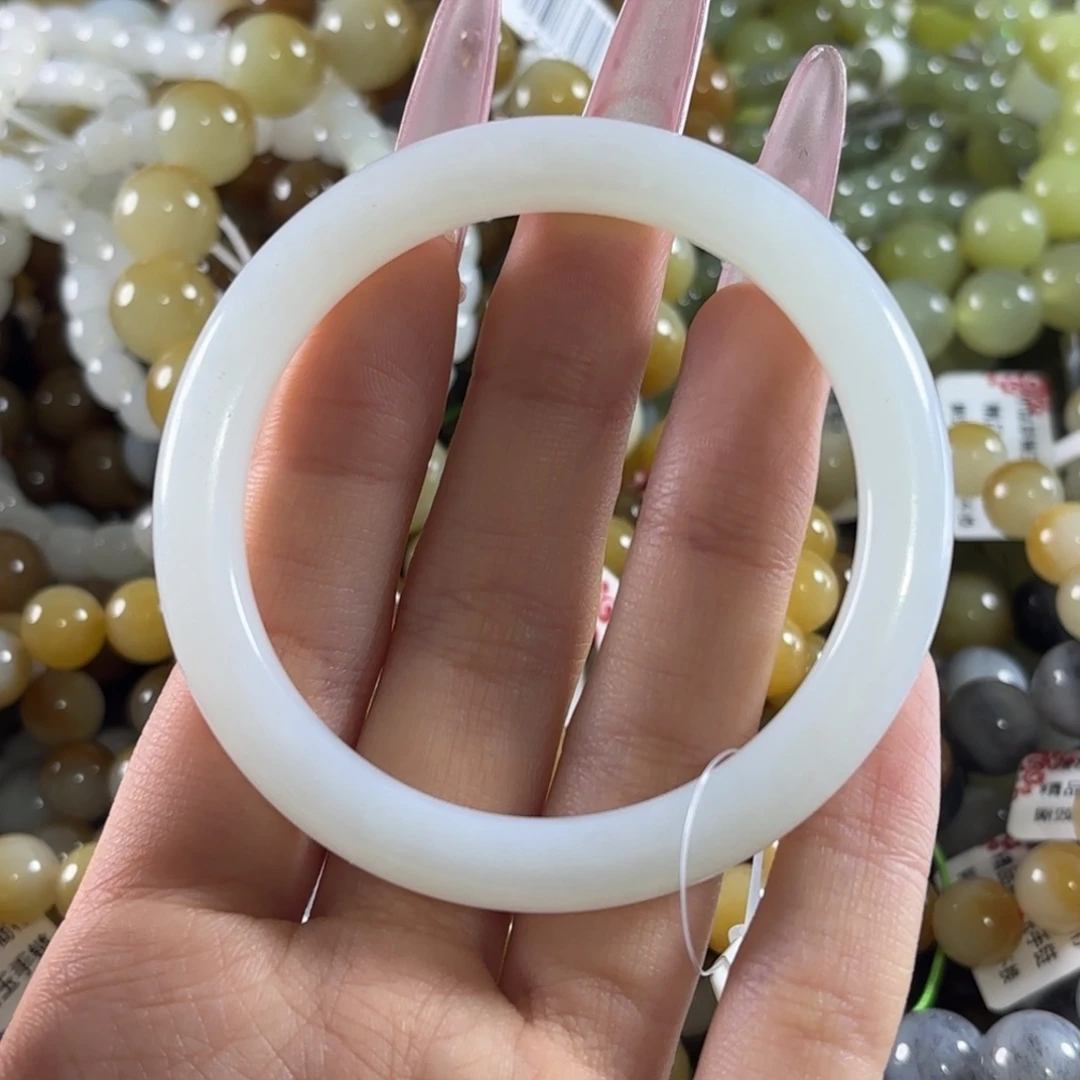 棉****和田玉未镶嵌手链拍10发1。179