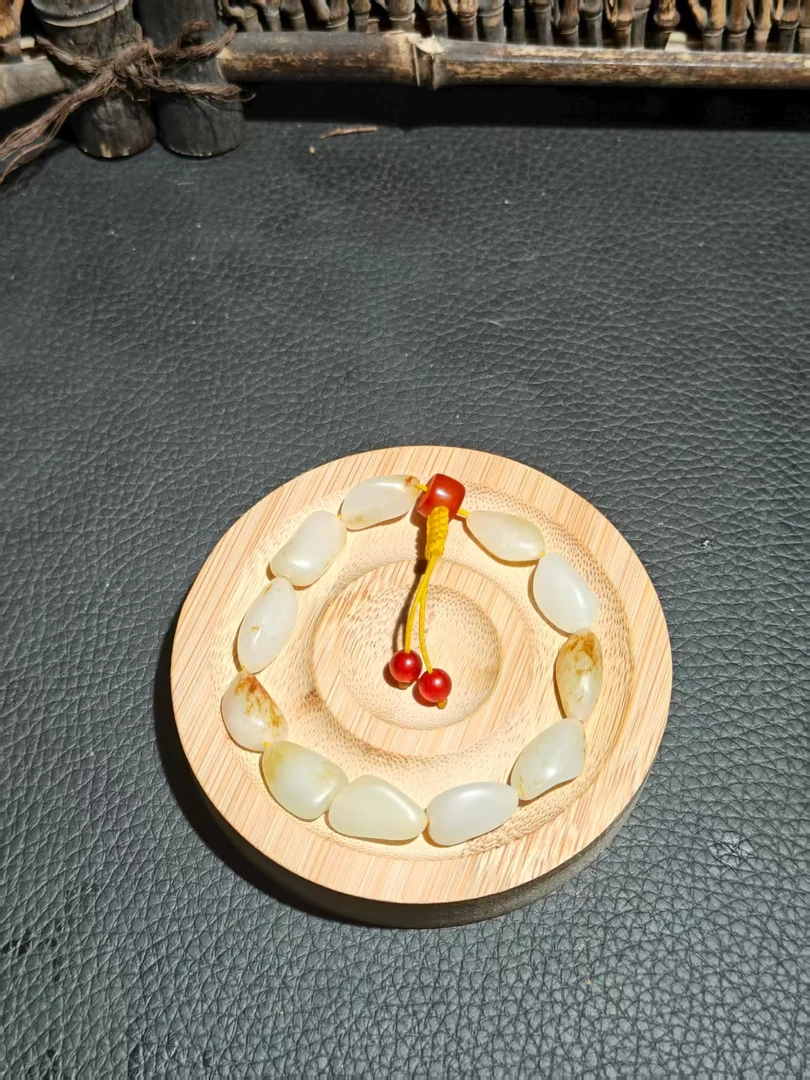 23克的重量，精美和田玉手串，洒金皮饱满手串