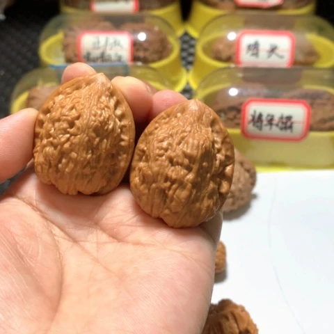 文玩核桃吊坠红方印