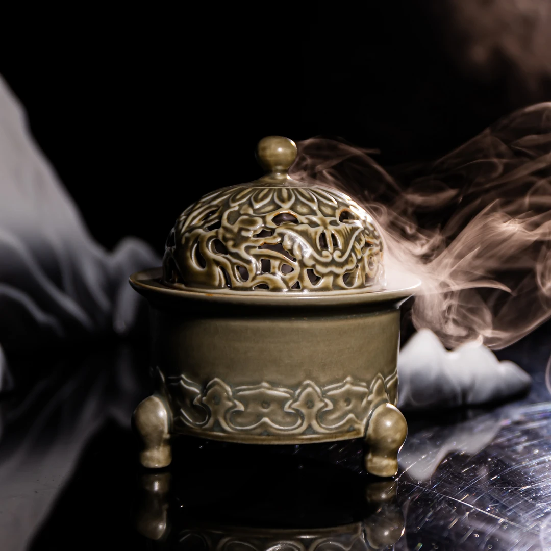 【西泠上新】 南宋柴窑古青釉三足炉HX0413