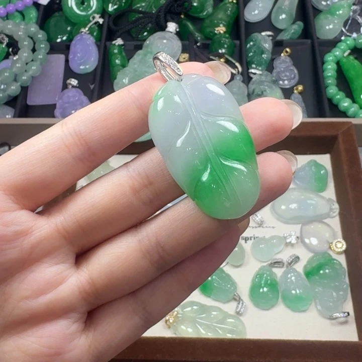 翡翠未镶嵌颈饰11