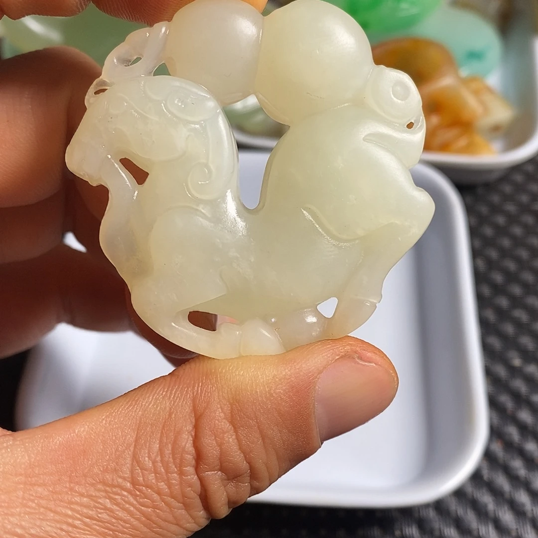 岫岩老玉（透闪石质玉）未镶嵌珠宝奇石