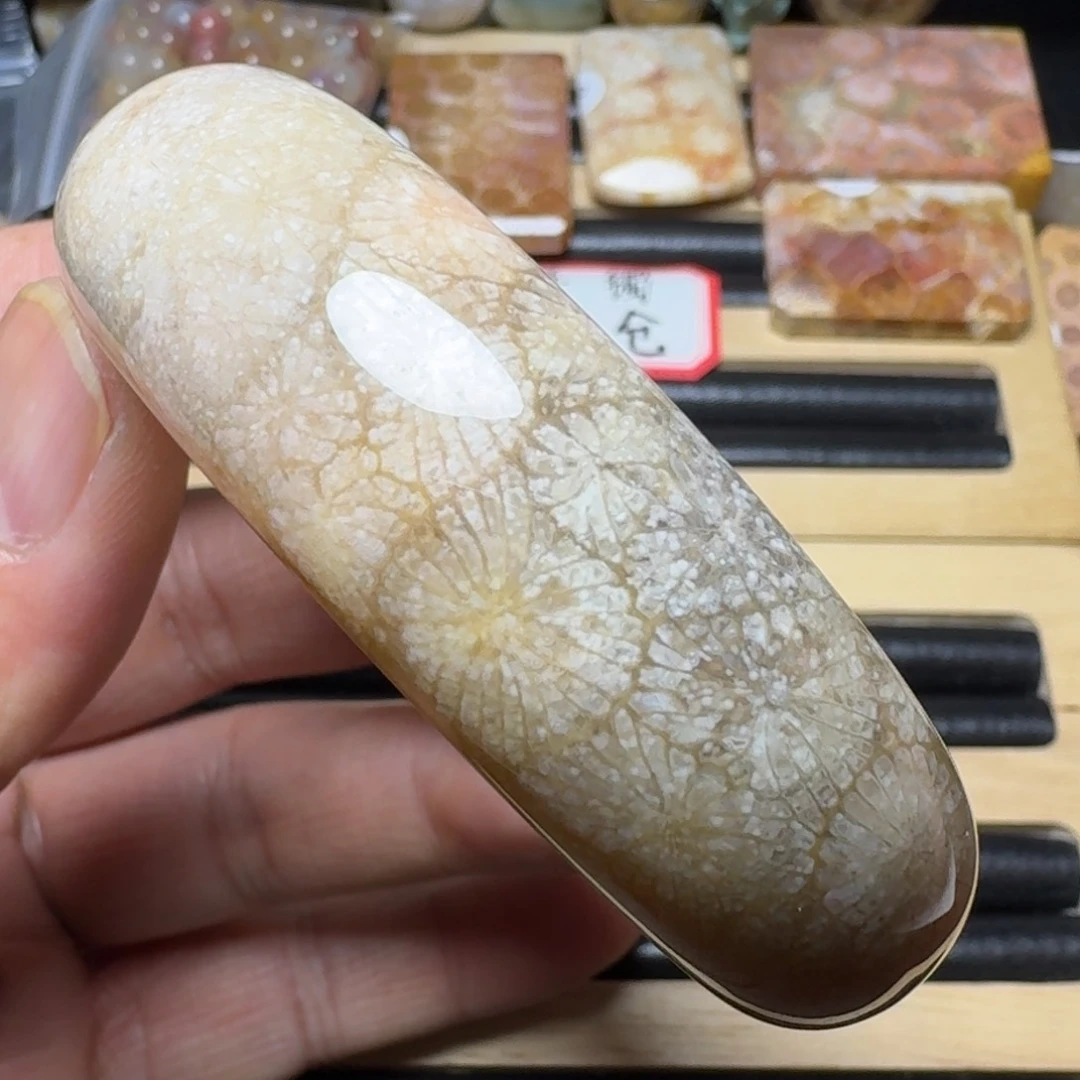 硅化玉纯天然色有机玉石未镶嵌56圈口