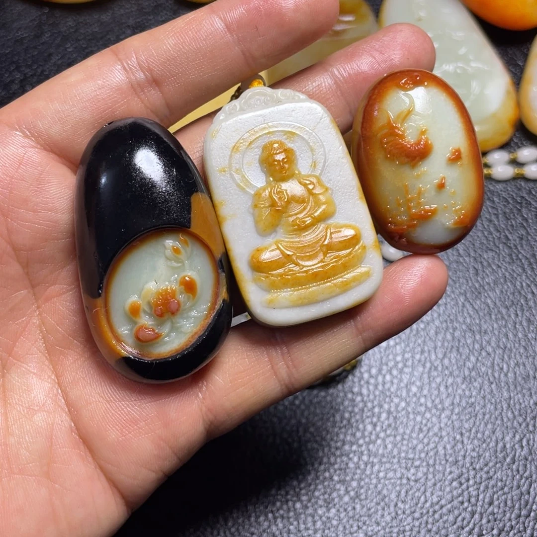 呆***我和田玉未镶嵌颈饰